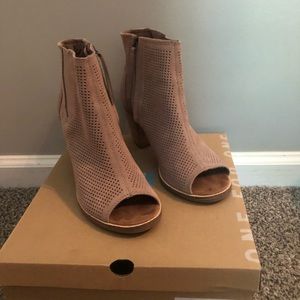 Women’s Toms Suede Peep Toe Bootie Size 7.5